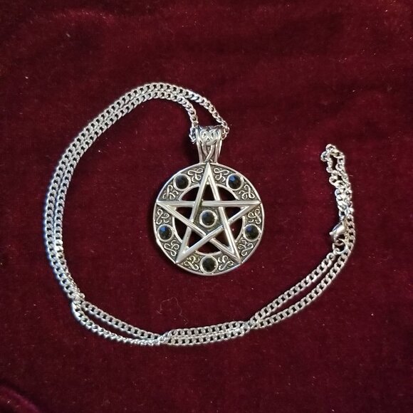 NWOT silver pentagram necklace with Celtic pattern - Picture 5 of 8